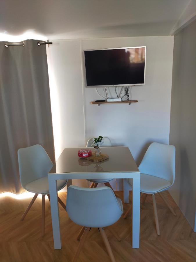 Bj Chalets - De Rug 3 - Vakantiepark Lauwersoog - Luxe Chalet Met Vaatwasser En Inloopkast! Vroege Incheck! Met Airco! Exterior foto
